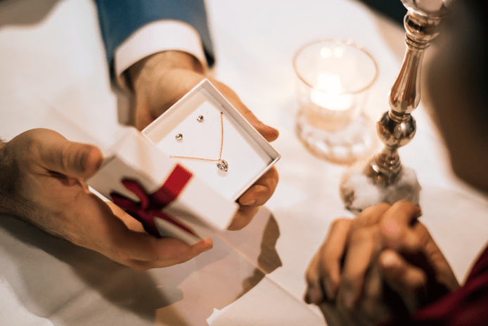 10-Best-Jewelry-Gifts-for-Your-Wife 10 Best Jewelry Gifts for Your Wife